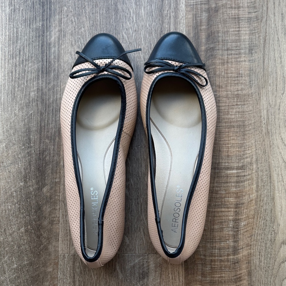 AEROSOLES Women's Black and Beige Loafers